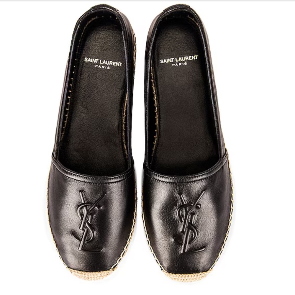 perfect for summer. Lightly worn. I have wide feet and they are a bit too tight